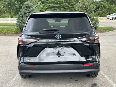 Used 2023 Toyota Sienna LE AWD/4WD image 4