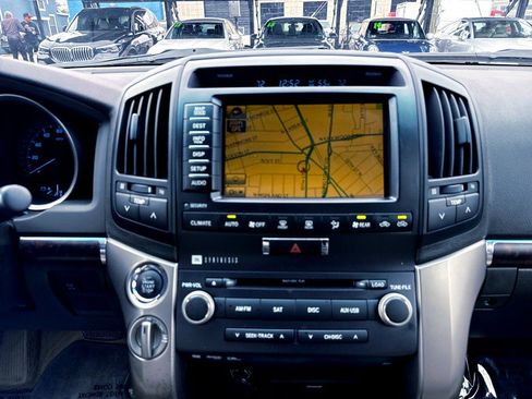 Used 2011 Toyota Land Cruiser w/ Upgrade Pkg AWD/4WD image 19