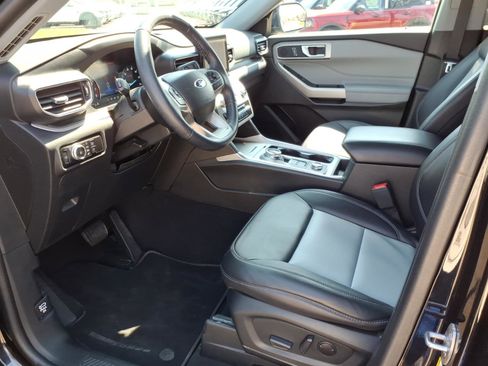 Used 2023 Ford Explorer XLT w/ Equipment Group 202A image 11