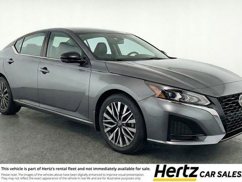 Used 2025 Nissan Altima 2.5 SV image 1