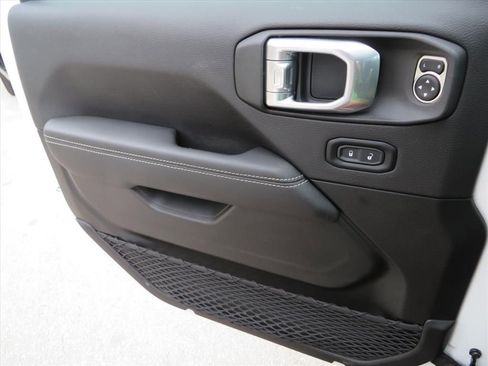 Used 2021 Jeep Wrangler Unlimited Sahara image 29