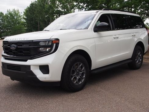 Certified 2025 Ford Expedition Active RWD image 3