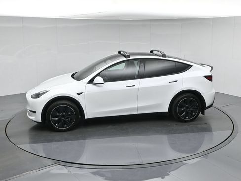 Used 2023 Tesla Model Y Long Range AWD/4WD image 40