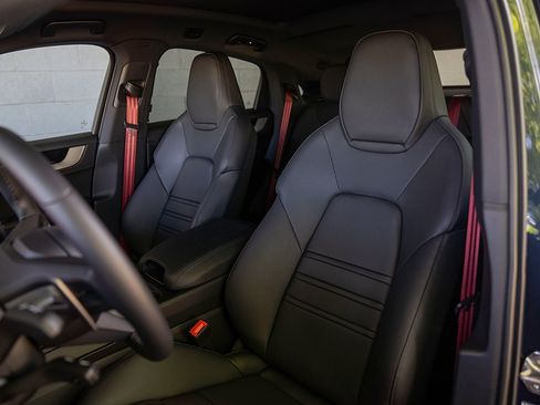 Certified 2026 Porsche Cayenne S AWD/4WD image 5