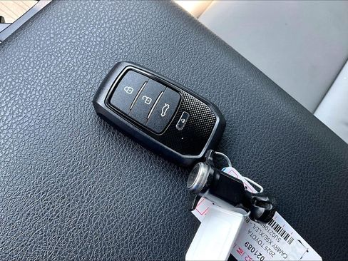 Used 2025 Toyota Camry SE w/ Convenience Package FWD image 12