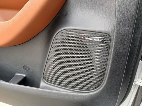 Used 2025 Chrysler Pacifica Pinnacle FWD image 31