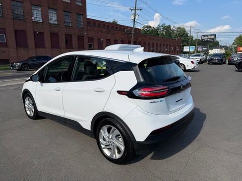 Used 2023 Chevrolet Bolt LT FWD image 7