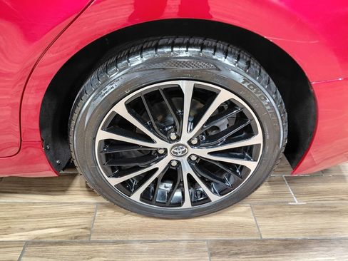 Used 2020 Toyota Camry SE image 6