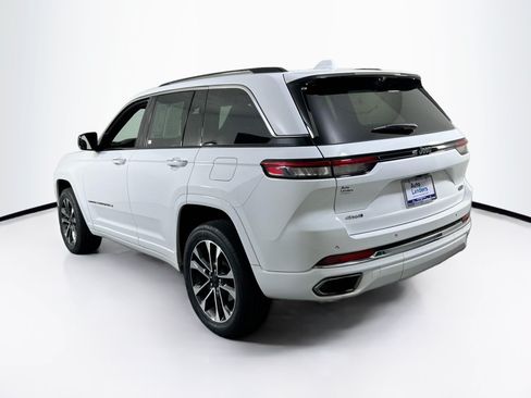 Used 2022 Jeep Grand Cherokee Overland w/ Luxury Tech Group IV AWD/4WD image 7