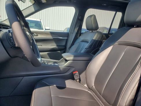 New 2026 Jeep Grand Cherokee Limited w/ Limited Altitude Package AWD/4WD image 10