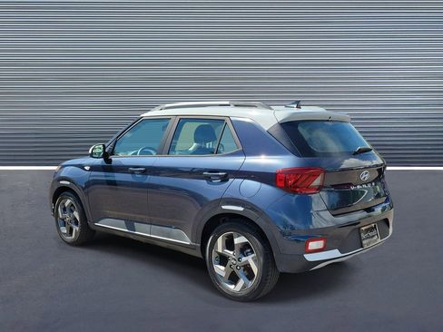 Used 2020 Hyundai Venue FWD image 4