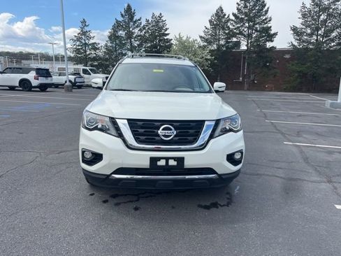 Used 2020 Nissan Pathfinder Platinum image 2