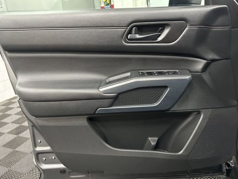 Used 2025 Nissan Pathfinder Rock Creek image 17