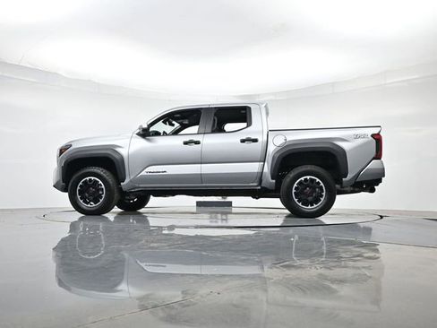 Used 2024 Toyota Tacoma TRD Off-Road AWD/4WD image 41