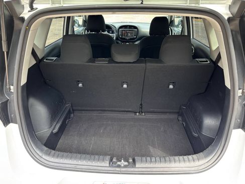 Used 2025 Kia Soul LX w/ LX Technology Package FWD image 29