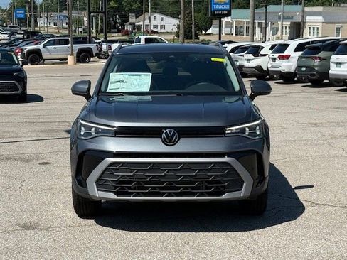 New 2025 Volkswagen Taos SE image 10