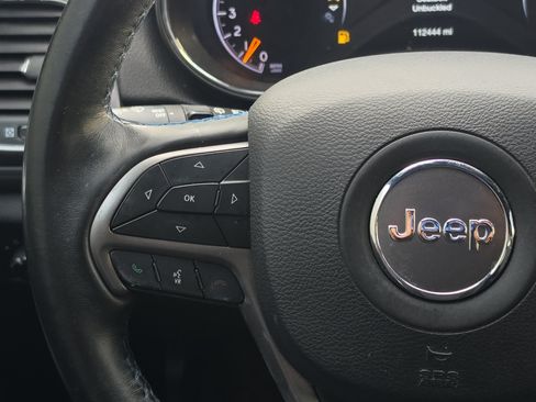 Used 2019 Jeep Grand Cherokee Laredo AWD/4WD image 13