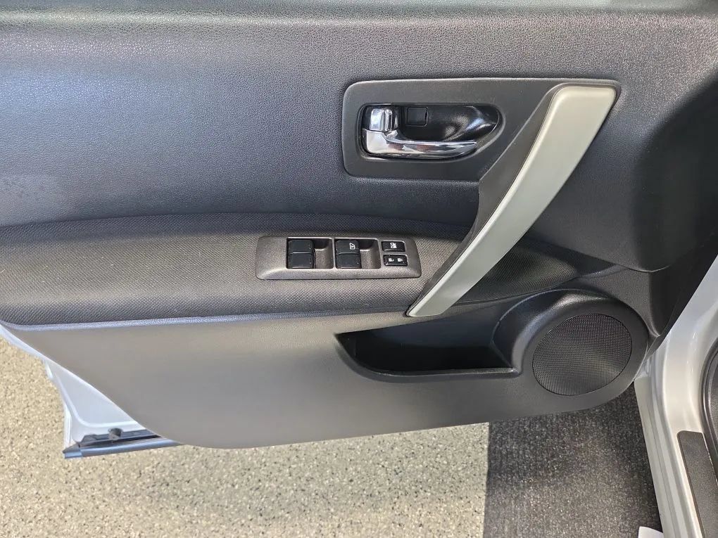 Used 2015 Nissan Rogue S FWD image 15