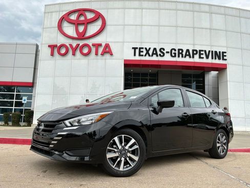 Used 2025 Nissan Versa SV FWD image 2