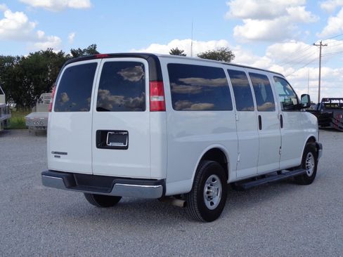 Used 2018 Chevrolet Express 3500 LS image 7