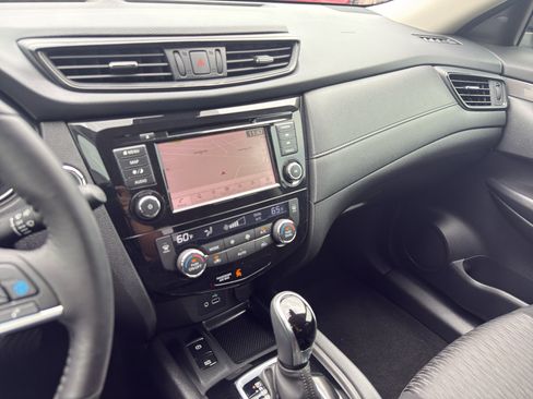 Used 2019 Nissan Rogue SV w/ Premium Package FWD image 21