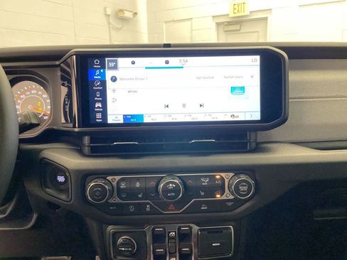 New 2026 Jeep Gladiator Sport image 10