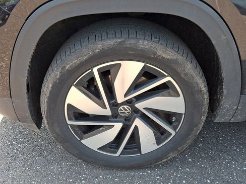 Used 2025 Volkswagen Atlas SE image 4