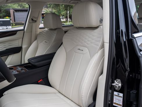 Used 2024 Bentley Bentayga Extended Wheelbase image 15