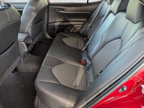 Used 2022 Toyota Camry SE image 18