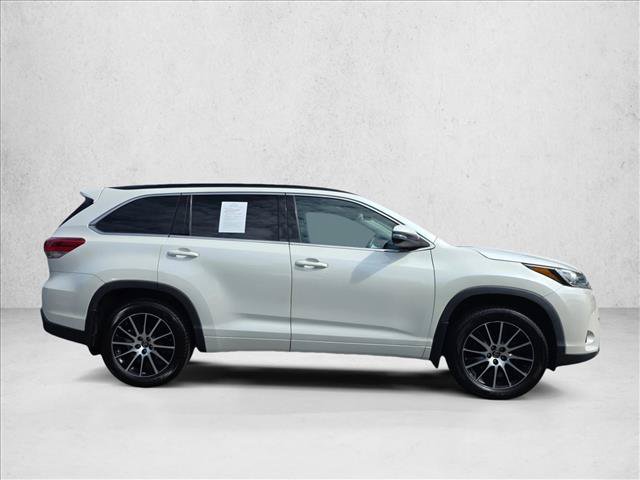 Used 2018 Toyota Highlander SE AWD/4WD image 4