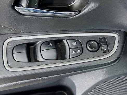 New 2025 Nissan Versa SR w/ Trunk Package image 20