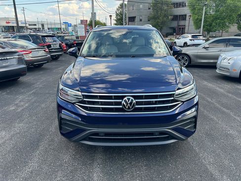 Used 2022 Volkswagen Tiguan SE w/ Panoramic Sunroof Package AWD/4WD image 2