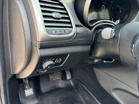 Used 2020 Jeep Grand Cherokee Laredo AWD/4WD image 23