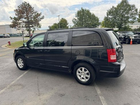 Used 2008 Chrysler Town & Country Touring FWD image 20