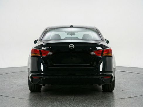 Used 2025 Nissan Altima 2.5 SV image 7