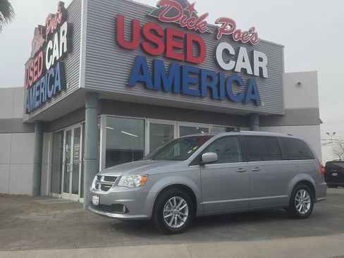 Used 2019 Dodge Grand Caravan SXT w/ Driver Convenience Group image 1