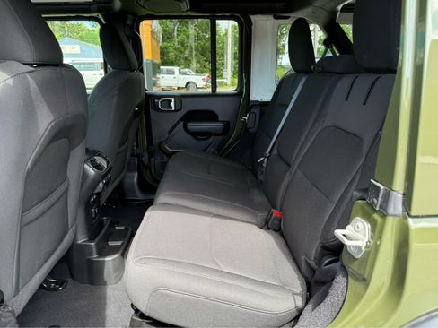Used 2023 Jeep Wrangler Unlimited w/ Sun & Screen Package AWD/4WD image 28