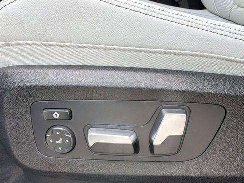 New 2026 BMW X5 xDrive40i w/ Premium Package AWD/4WD image 13