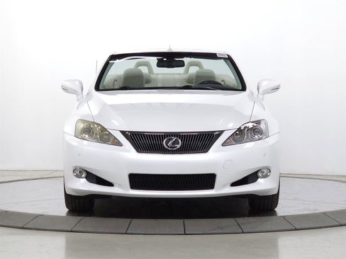 Used 2010 Lexus IS 250C image 2