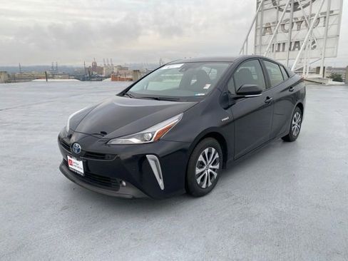 Certified 2022 Toyota Prius LE image 5