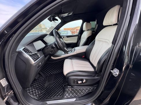 Used 2019 BMW X7 xDrive40i w/ Luxury Seating Package image 15