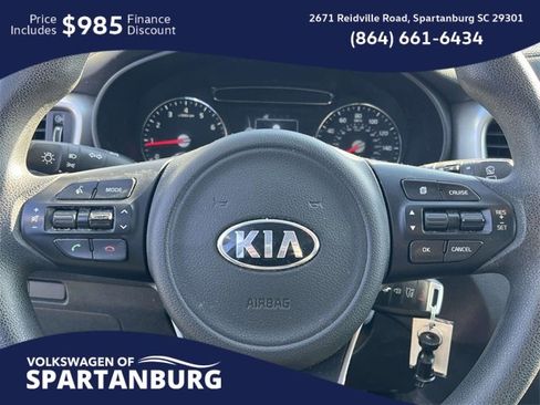 Used 2017 Kia Sorento L image 18