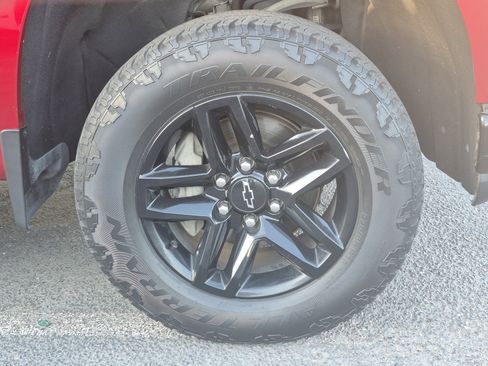 Used 2019 Chevrolet Silverado 1500 Custom Trail Boss w/ Custom Convenience Package image 4