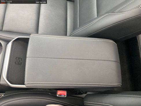 Used 2025 GMC Terrain Elevation w/ Elevation Premium Package AWD/4WD image 39
