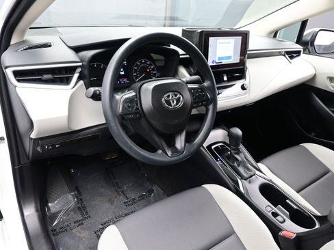 Used 2025 Toyota Corolla LE FWD image 15