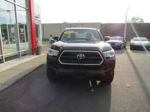 Used 2017 Toyota Tacoma SR AWD/4WD image 3