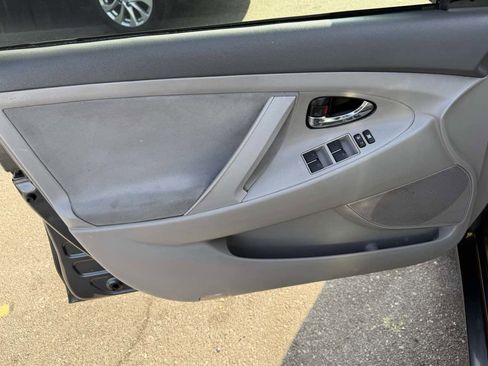 Used 2011 Toyota Camry image 8