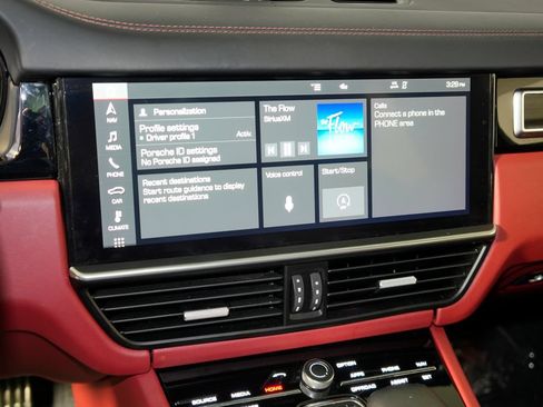 Certified 2021 Porsche Cayenne GTS AWD/4WD image 31