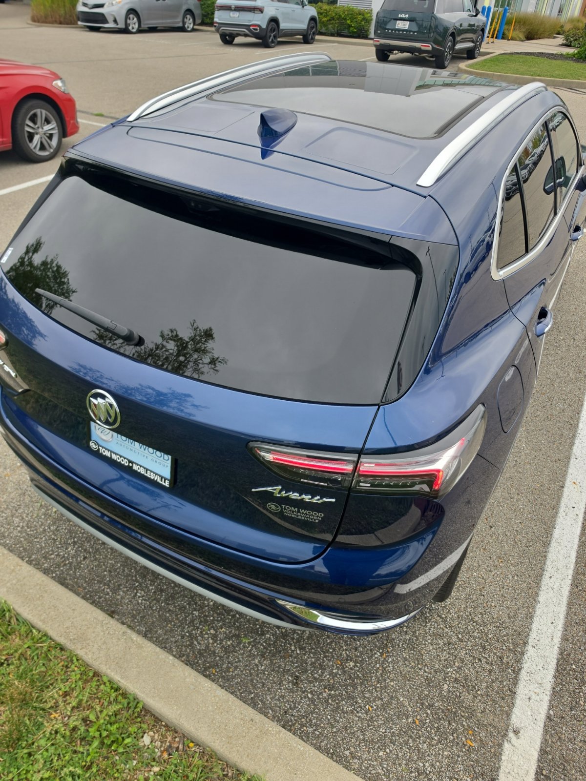 Used 2023 Buick Envision Avenir AWD/4WD image 39