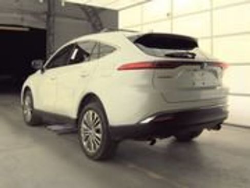 Used 2024 Toyota Venza XLE AWD/4WD image 7